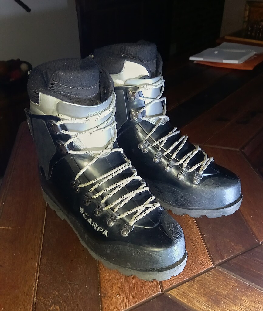 Scarpa Vega boots & FA pants - Classifieds - The Hiking South Africa Forum